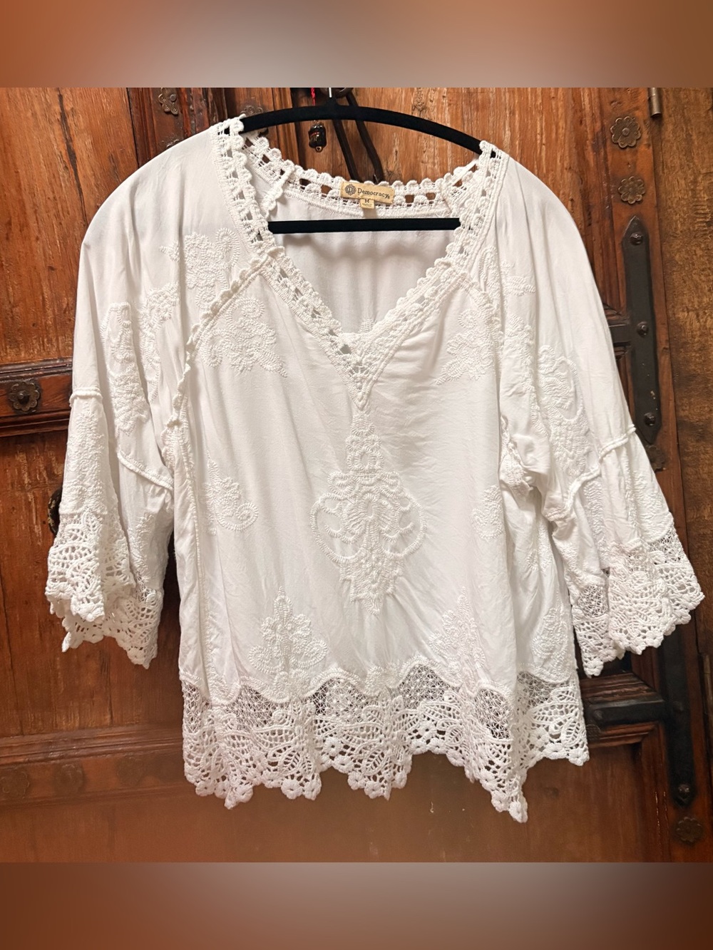 Democracy White Embroidered Lacy Bell Sleeved Boho Top Sz M Like New